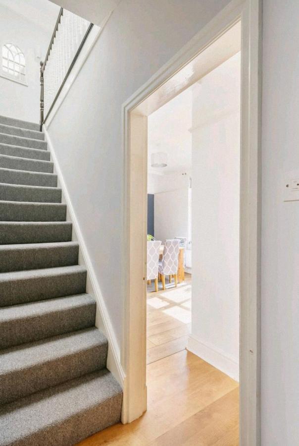 Atrium House Guest House Hazel Grove Dış mekan fotoğraf